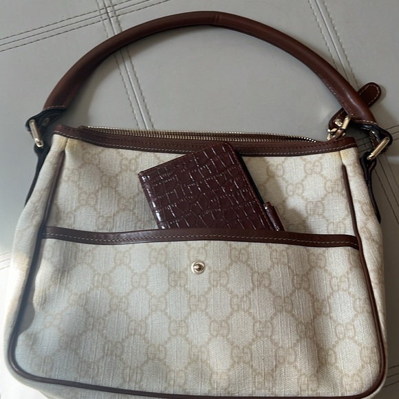 GUCCI bag approximately 7” x 9” off white with brown leather gorgeous! - Picture 11 of 11
